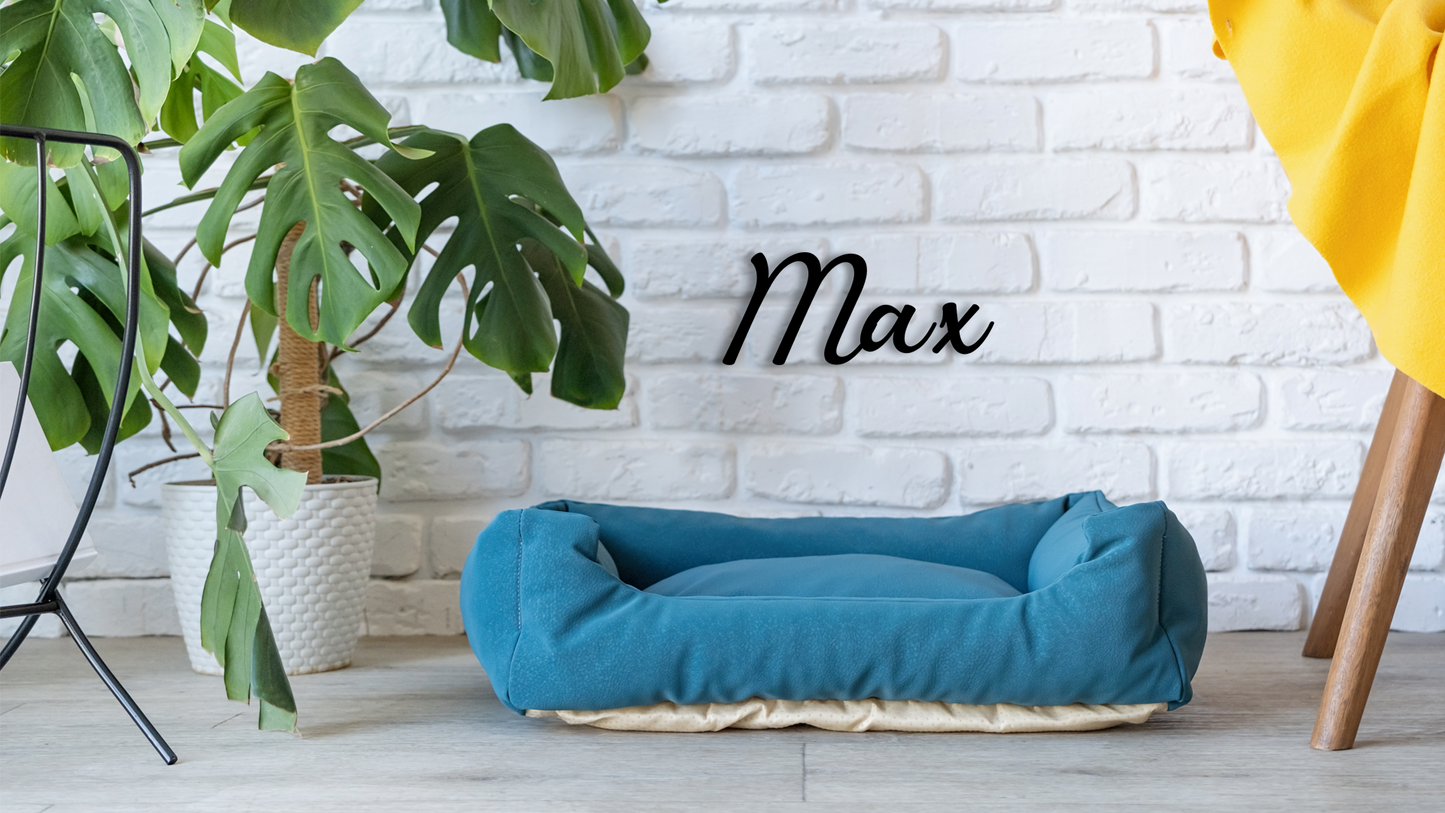 This wall decor features the name “Max” in a clean, elegant design that adds a personalized touch to any space. Acrylic glass decor - Vibewall