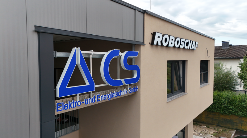 Building facade with 'CS' and 'ROBOSCHAF' branding