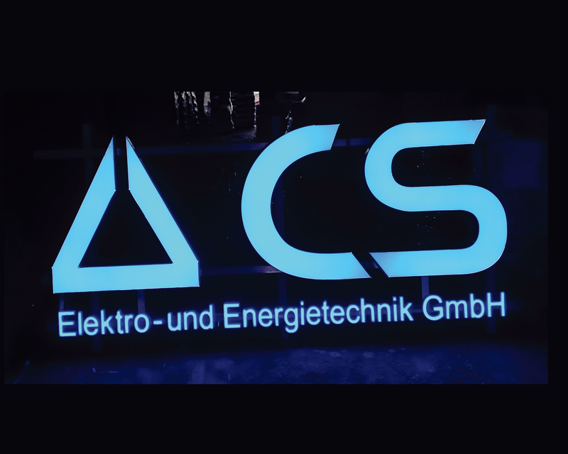 Logo sign of CS Elektro- und Energietechnik GmbH lite up.