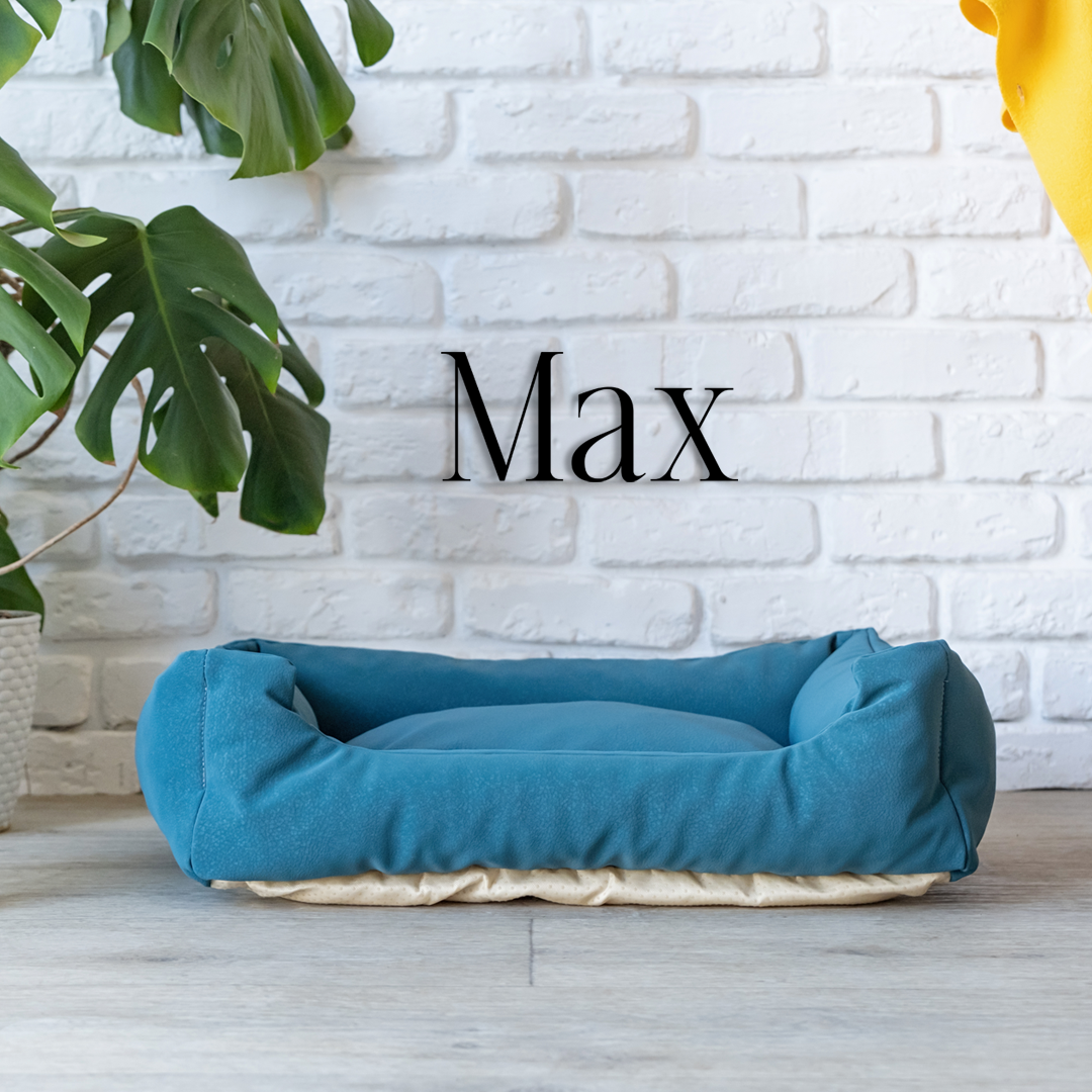 This wall decor features the name “Max” in a clean, elegant design that adds a personalized touch to any space. Acrylic glass decor - Vibewall