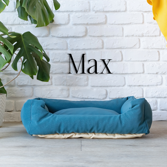 This wall decor features the name “Max” in a clean, elegant design that adds a personalized touch to any space. Acrylic glass decor - Vibewall