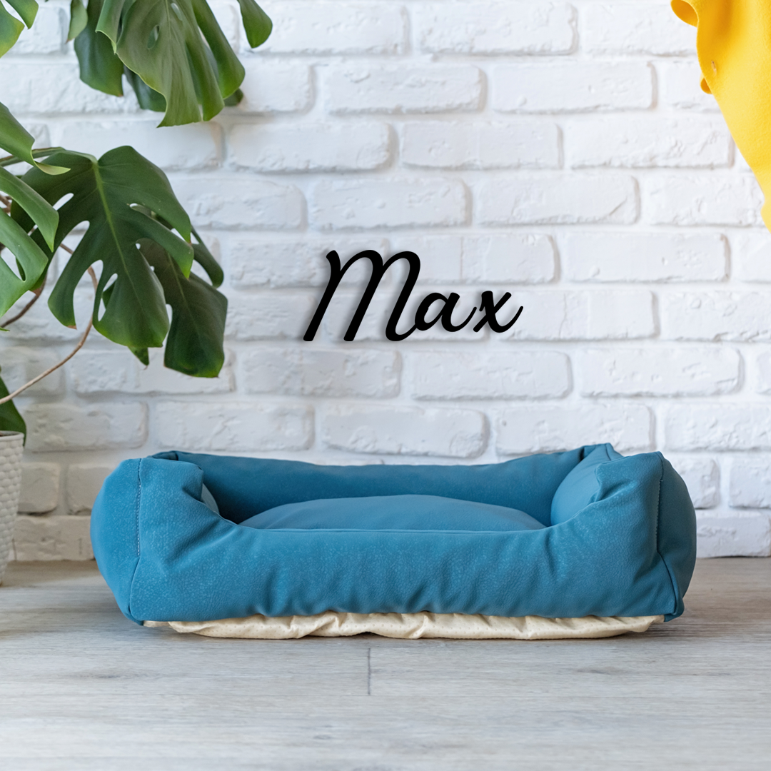 This wall decor features the name “Max” in a clean, elegant design that adds a personalized touch to any space. Acrylic glass decor - Vibewall