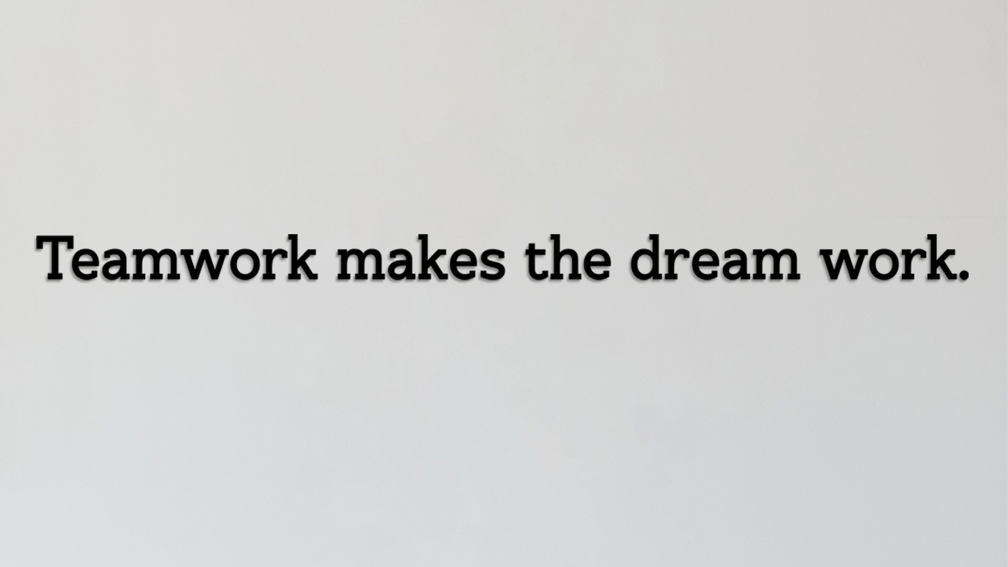 Motivational quote 'Teamwork makes the dream work.' on a light gray background - Acrylic wall decor - Vibewall