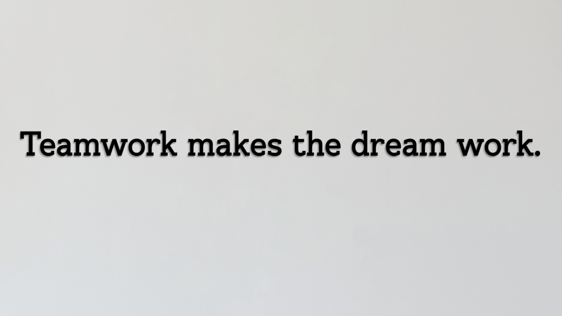 Motivational quote 'Teamwork makes the dream work.' on a light gray background - Acrylic wall decor - Vibewall
