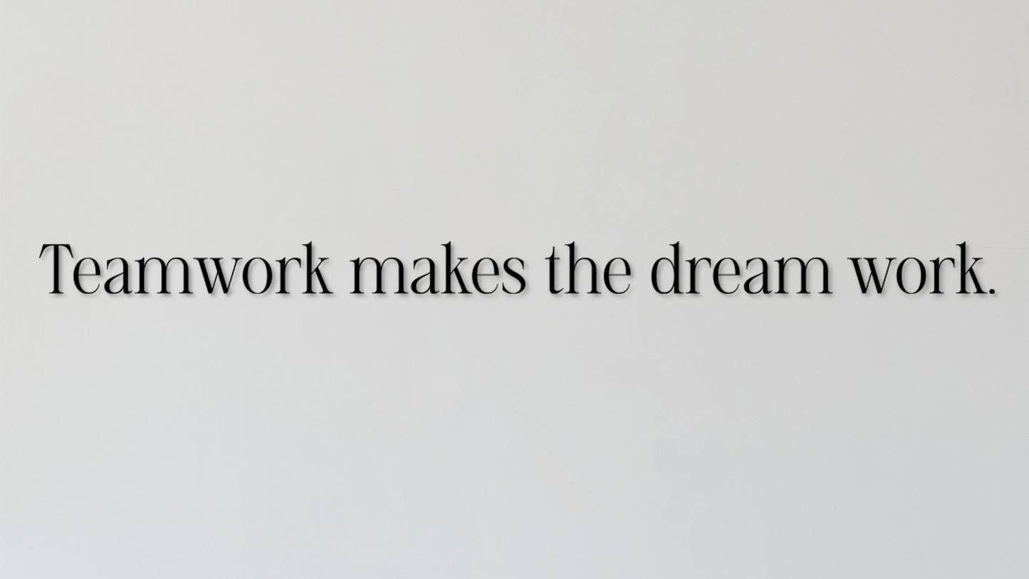 Motivational quote 'Teamwork makes the dream work' on a light gray background - Acrylic wall decor - Vibewall